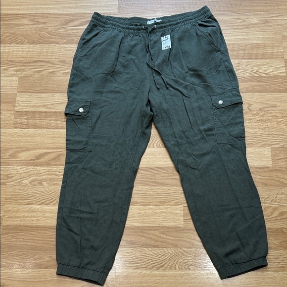 Men's Green Cargo Pants - Picture 1 of 4